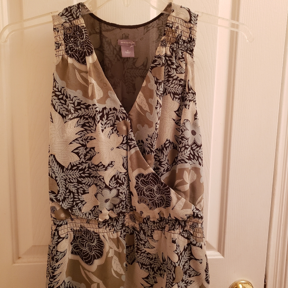 Ann Taylor beautiful top, fully lined.